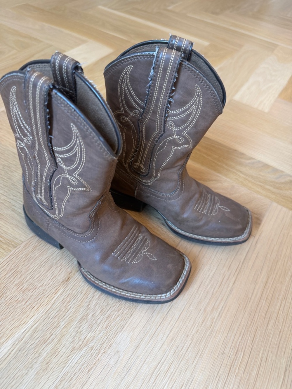 Kids Ariat Brown Leather Western Boots with Embroidered Stitching 10.5